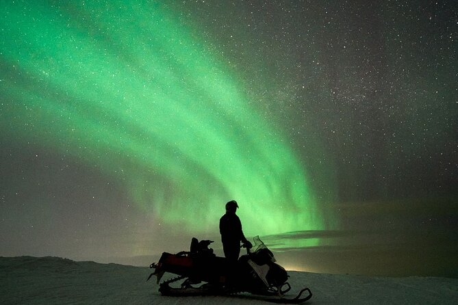 3 Hours Snowmobiling under Auroras and Night Sky - Families, beginners, and experienced drivers