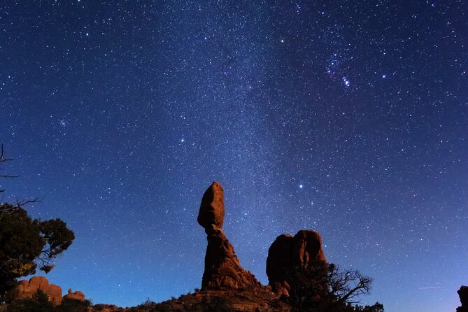 Astro-Photo, Hiking and Stargazing Tour in Arches National Park - Seeing Arches when the day visitors are gone