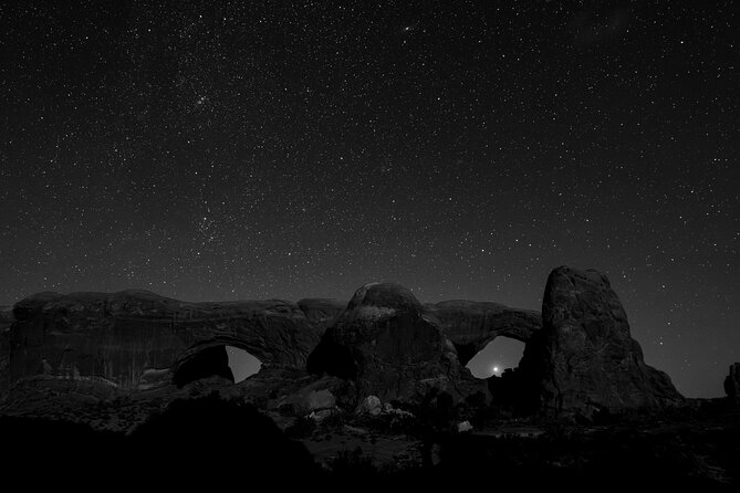Astro-Photo, Hiking and Stargazing Tour in Arches National Park - Camera help for beginners and phone users
