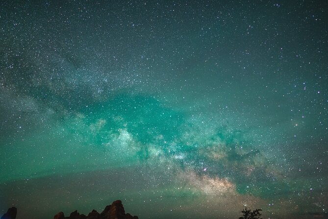 Astro-Photo, Hiking and Stargazing Tour in Arches National Park - A small group makes the instruction personal