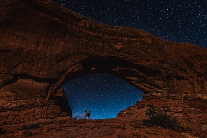 Astro-Photo, Hiking and Stargazing Tour in Arches National Park - Getting to the Windows Section after dark
