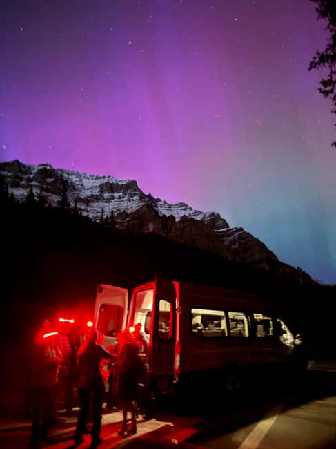Banff OR Moraine Lake: Night Tour with possible Stargazing - What the guides add to the experience