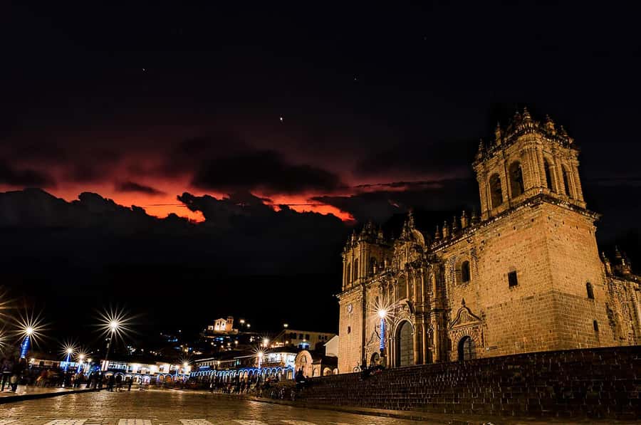 Cusco: Planetarium and Night Tour with Dinner and Pisco Sour - San Pedro Market: Cusco on a smaller, tastier scale
