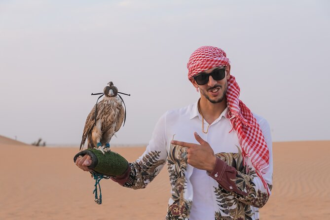 Dubai: Al Marmoom Oasis Vintage Safari: Camels, Stargazing & Meal - Stargazing under the Al Marmoom sky