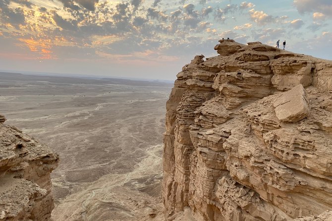 Edge of the World with 4x4 vehicles, sunset Dinner and stargazing - Why the Edge of the World makes a strong Riyadh outing