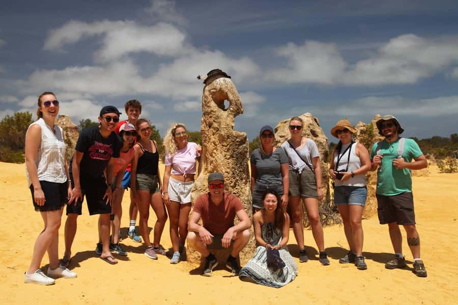 From Perth: Pinnacles Sunset and Stargazing Tour with Dinner - Why this 9-hour outing works so well