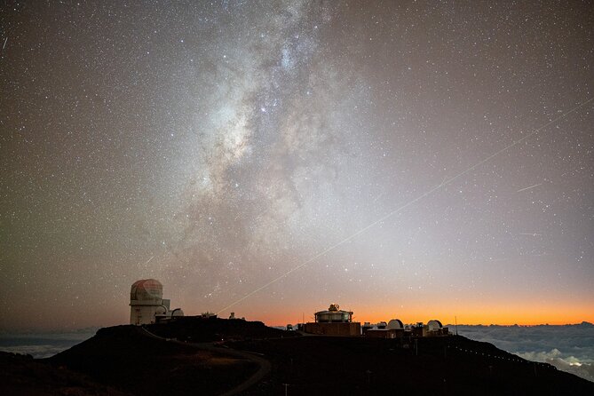 Haleakala Sunset and Astronomy Tour - The sunset: clouds below, crater ahead