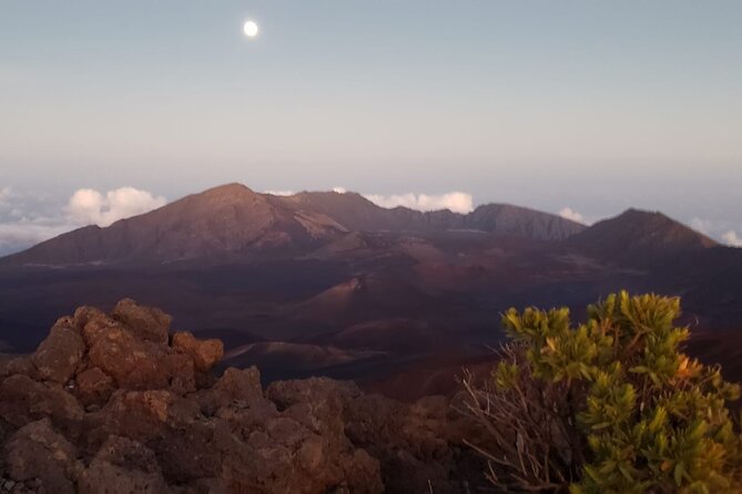 Haleakala Sunset and Astronomy Tour - Staying warm at the summit