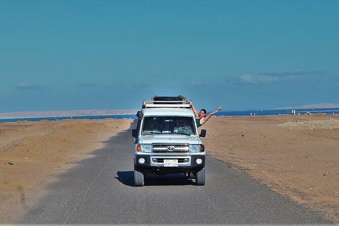 Hurghada Desert Sunset & Stargazing Tour with Dinner by Jeep - Sunset over the desert mountains
