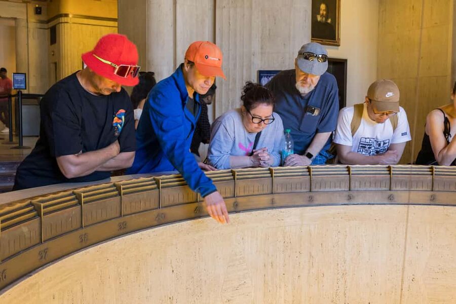 LA: Griffith Observatory Insider Tour - A 90-Minute Route Through 67,000 Square Feet