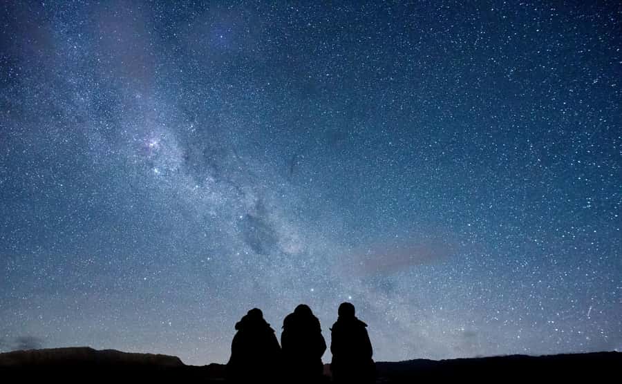Lake Tekapo: Stargazing Experience at Cowan's Observatory - Keeping warm under a clear Tekapo sky