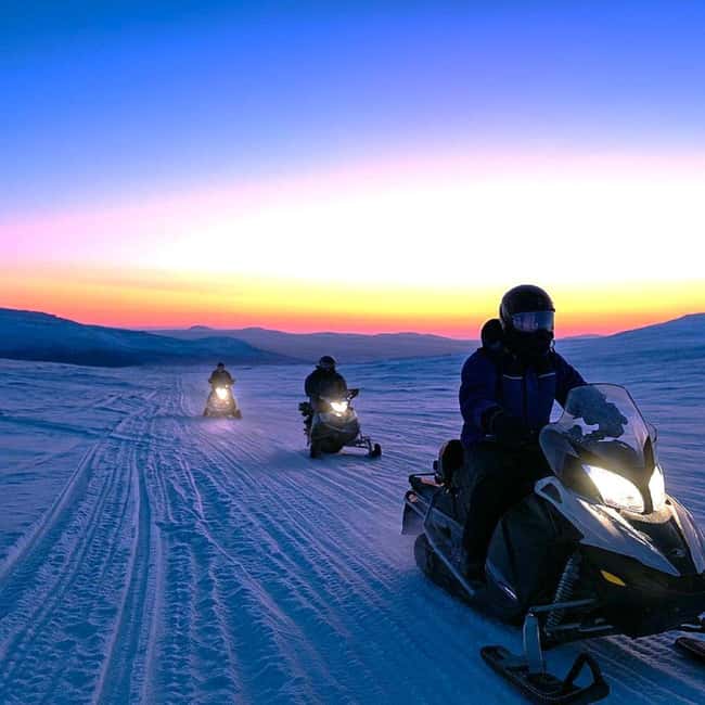 Levi: Twilight Snowmobile Safari & Stargazing Experience - Pickup in Levi and the short ride to Rautusjarvi