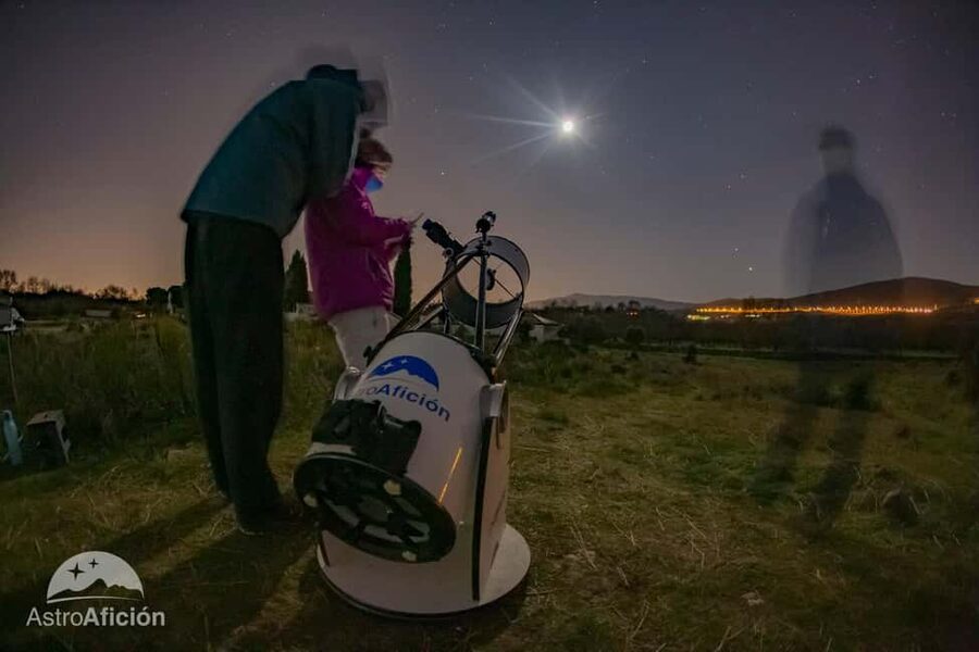Madrid: Night sky observation with an expert astronomer - Learning the sky before looking through the telescope