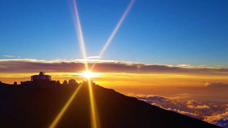 Maui: Haleakala Sunset and Stargazing Tour with Dinner - Dinner while the daylight fades