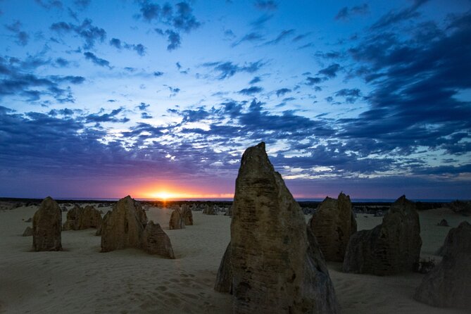 Pinnacles Desert Sunset Dinner and Stargazing Tour - Sunset among the Pinnacles