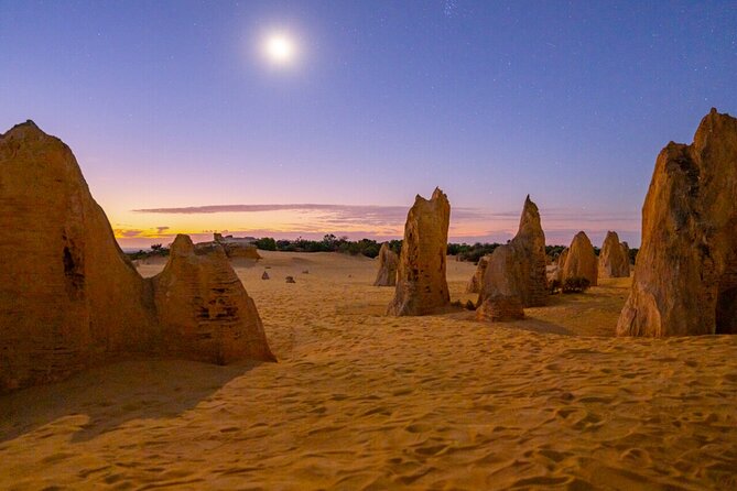 Pinnacles Desert Sunset Stargazing Adventure Tour from Perth - Sunset among the limestone pillars