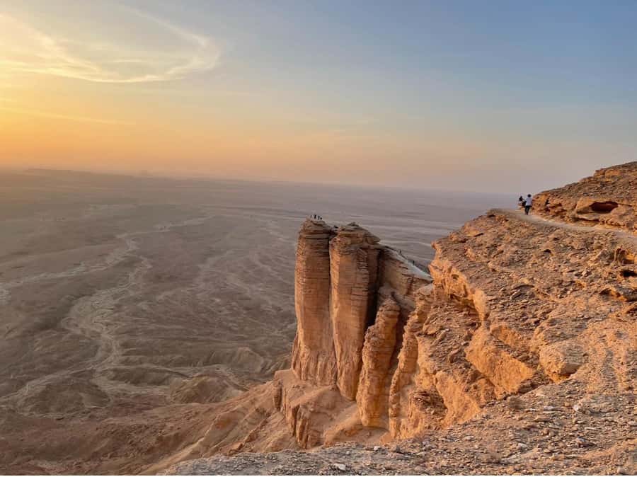 Riyadh: Edge Of The World, camels &Stargazing with 4x4 - Camel farm and gazelle park stops