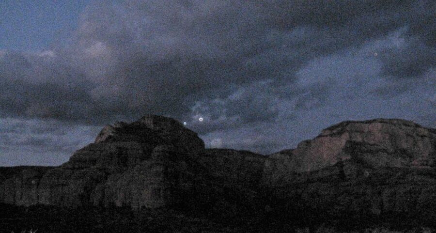 Sedona: Nighttime UFO & Stargazing Tour - Cold air, limited time, and the parking-lot setting