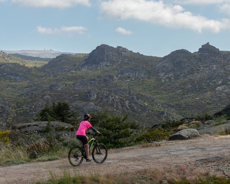 Serra da Estrela: Private E-Bike Tour with Observatory - Campo Romão and the high plateau