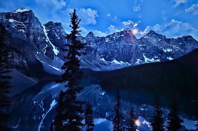 Sunset at Moraine Lake & Stargazing Tour from Canmore/Banff - Arriving at Moraine Lake before sunset