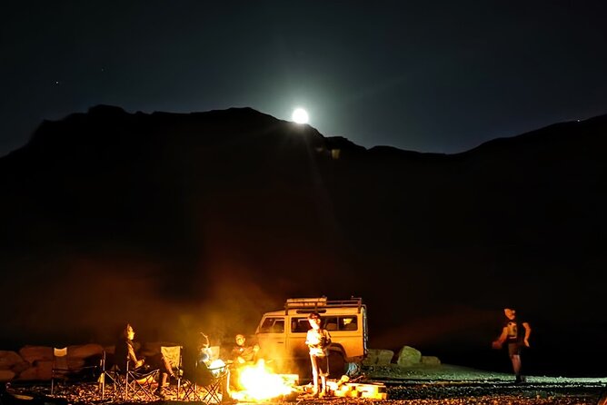 Sunset time Ramon Crater Jeep tour, bonfire and stargazing - Why an evening tour works so well in Ramon Crater