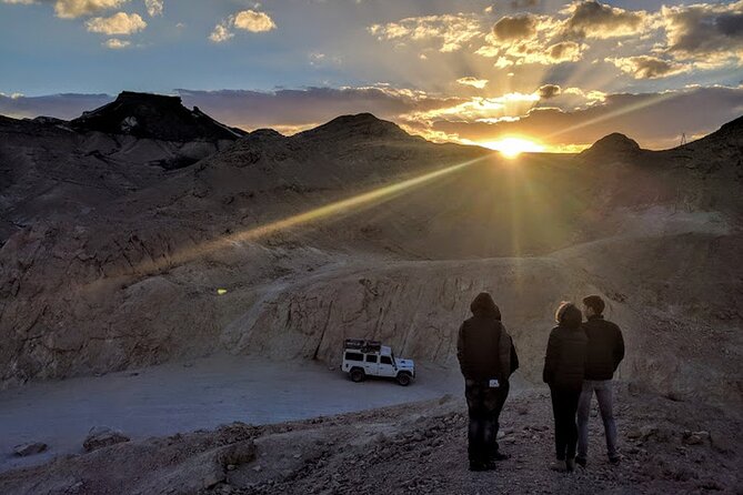 Sunset time Ramon Crater Jeep tour, bonfire and stargazing - Mount Gewanim at golden hour