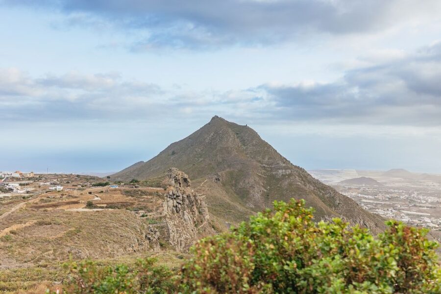 Teide Night Experience with Dinner and Stargazing - The mountain road brings changing views