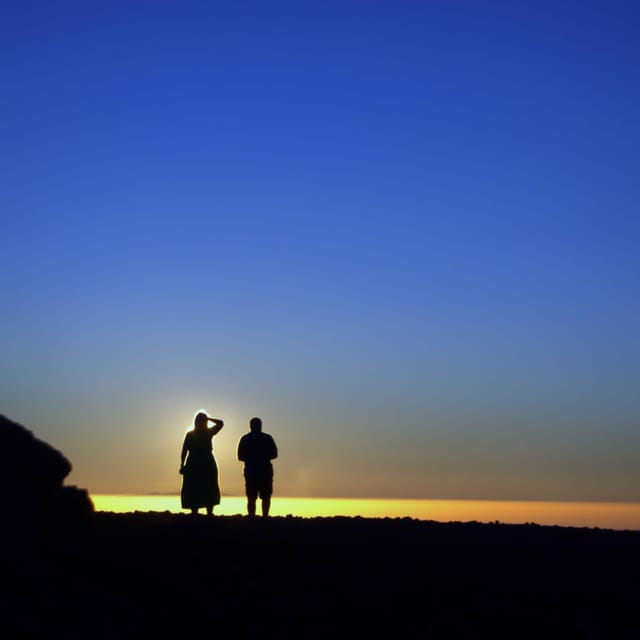 Tenerife: Sunset Night Tour and Stargazing at Teide + Dinner - The ride up: 25 minutes, a café stop, then more volcanic scenery
